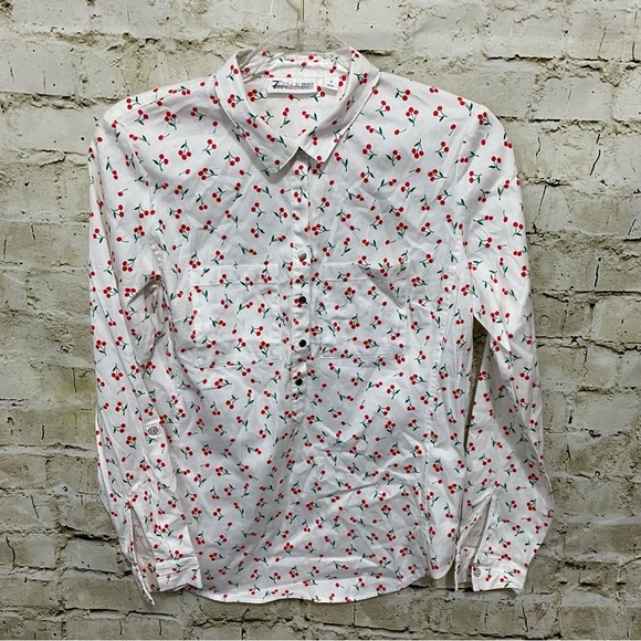 NY&C 7th Avenue White Red Cherry Print Popover Top - Picture 1 of 6